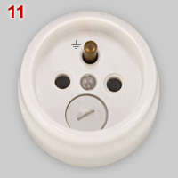 CEE 7/5 type socket with internal fuse