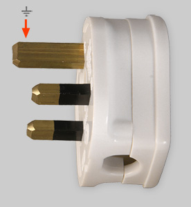BS1363 plug with long earth pin